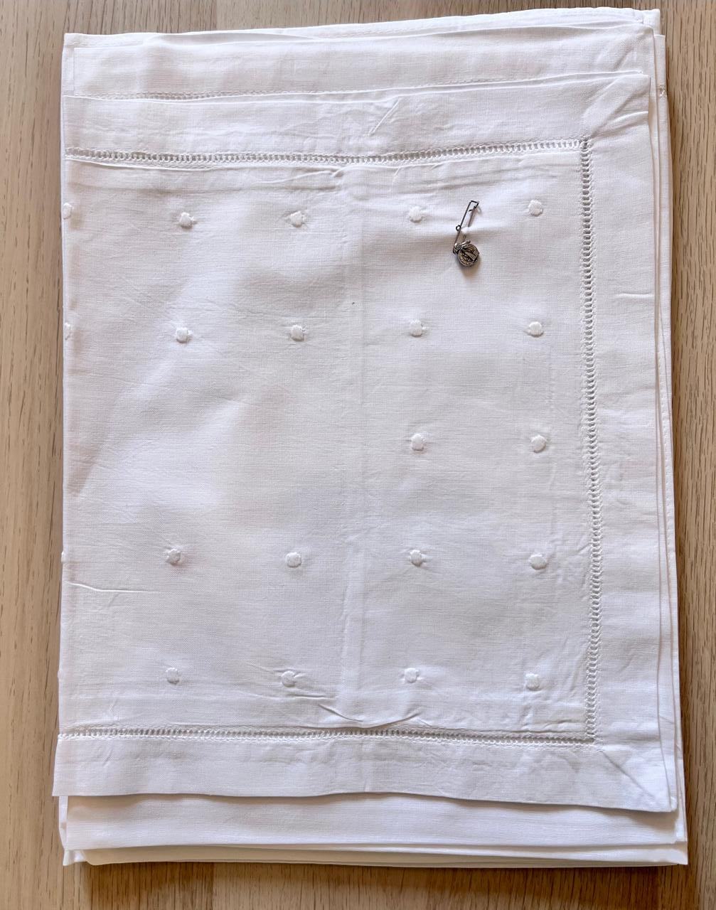 Sabanitas para Cunita o Moisés con detalle de medallita de San Benito